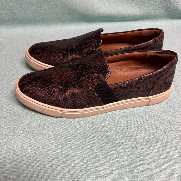 Frye Ivy Brown Snake Print leather Slip-On sneaker soles loafer - Picture 2 of 10